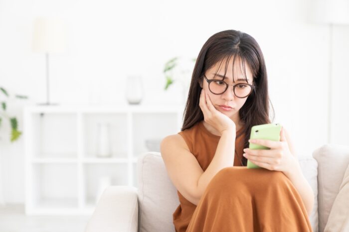 人に言えない恋の悩みを抱えている人 人に言えない恋の悩みを抱えている人